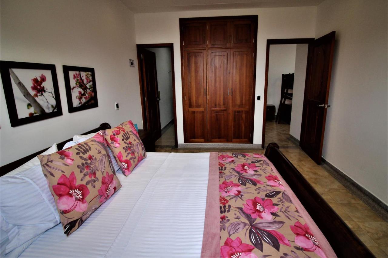 Cerritos Amazilia Hotel מראה חיצוני תמונה