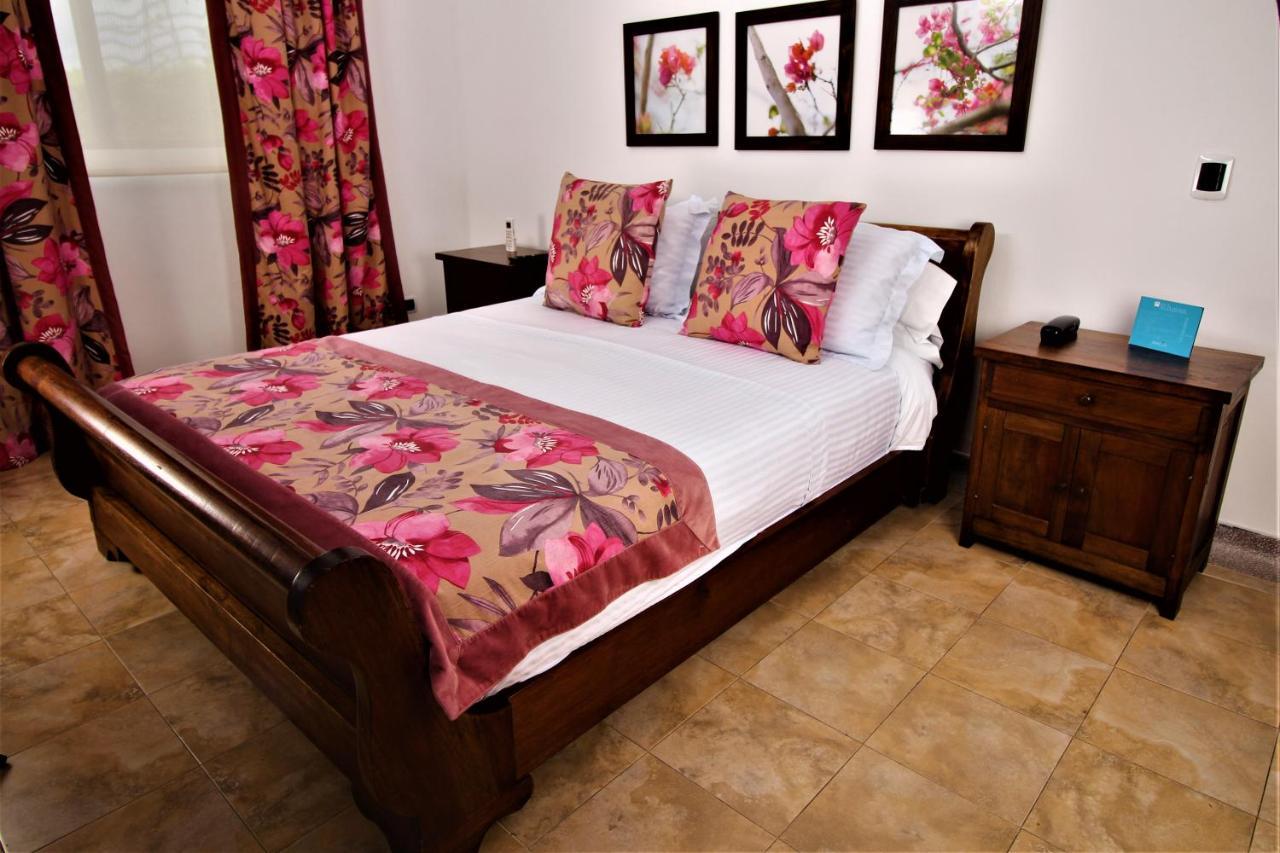 Cerritos Amazilia Hotel מראה חיצוני תמונה