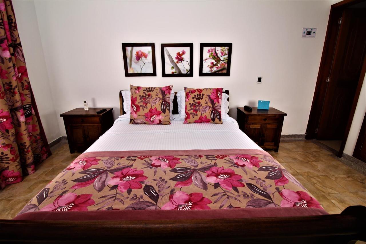 Cerritos Amazilia Hotel מראה חיצוני תמונה