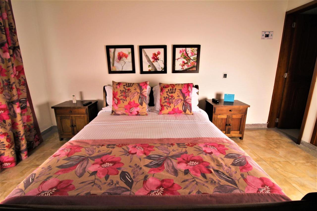 Cerritos Amazilia Hotel מראה חיצוני תמונה