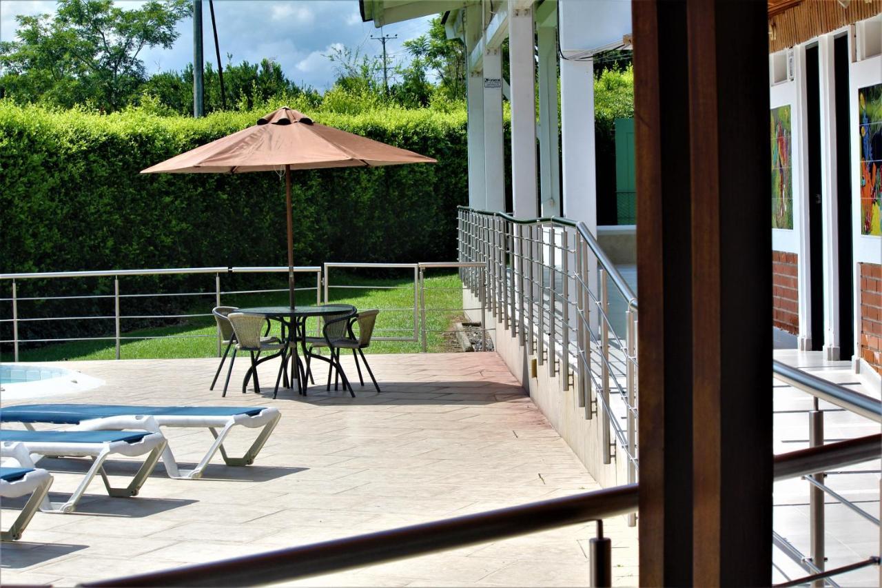 Cerritos Amazilia Hotel מראה חיצוני תמונה