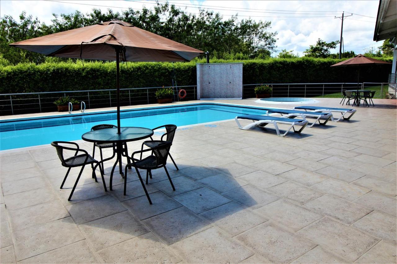 Cerritos Amazilia Hotel מראה חיצוני תמונה