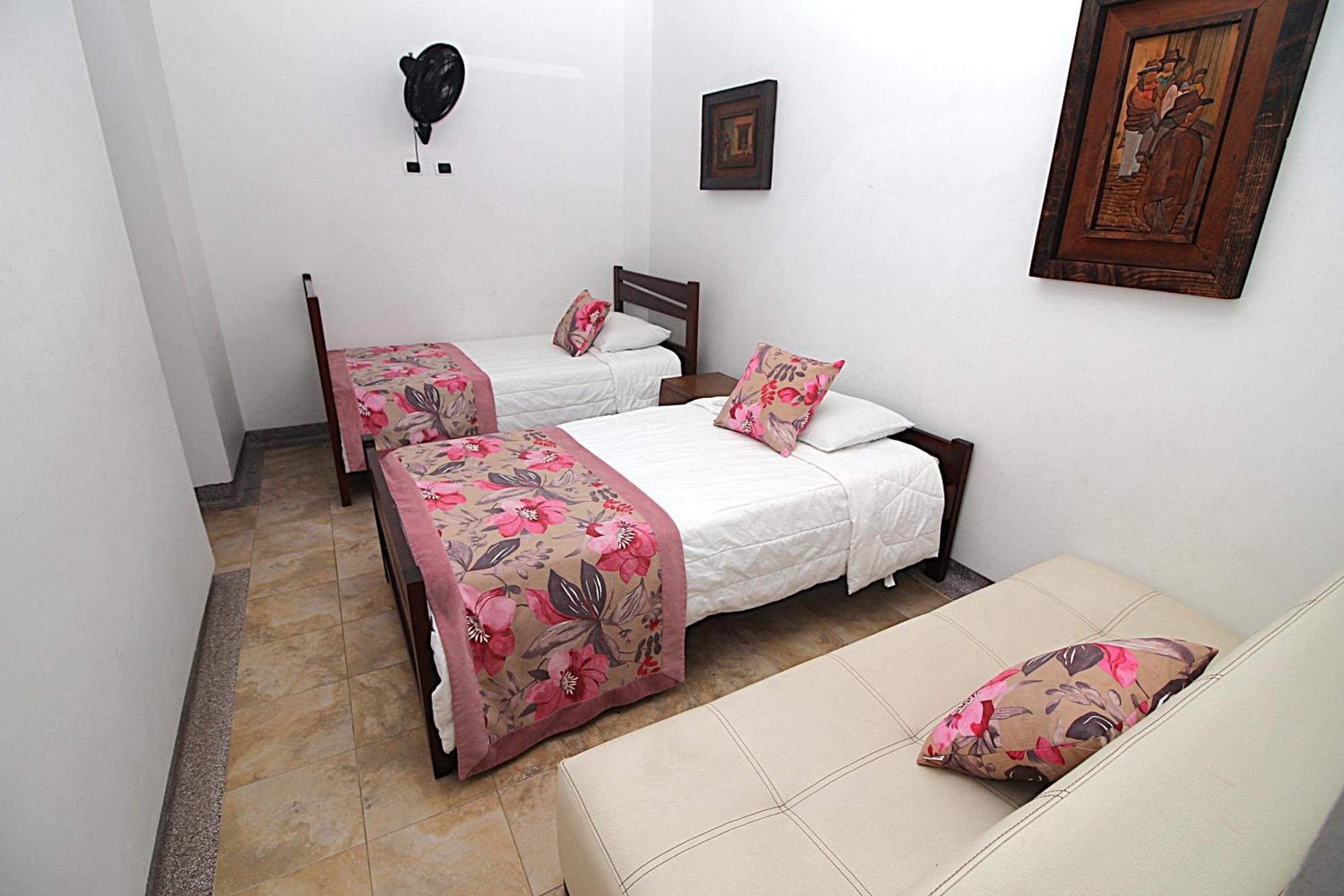 Cerritos Amazilia Hotel מראה חיצוני תמונה